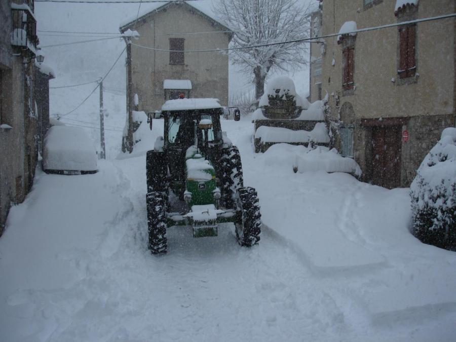 Déneigement des rues de Laroque (30)