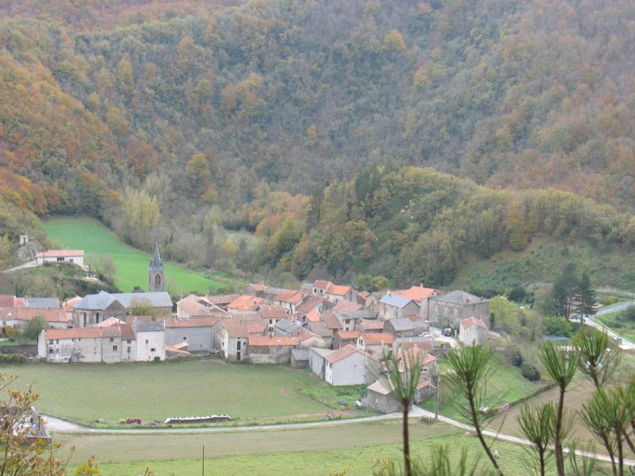 Vue générale de Laroque (83)